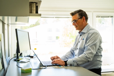 B2B-verkkokauppa mahdollistaa teräksen ja alumiinin tilaamisen ajasta ja paikasta riippumatta.